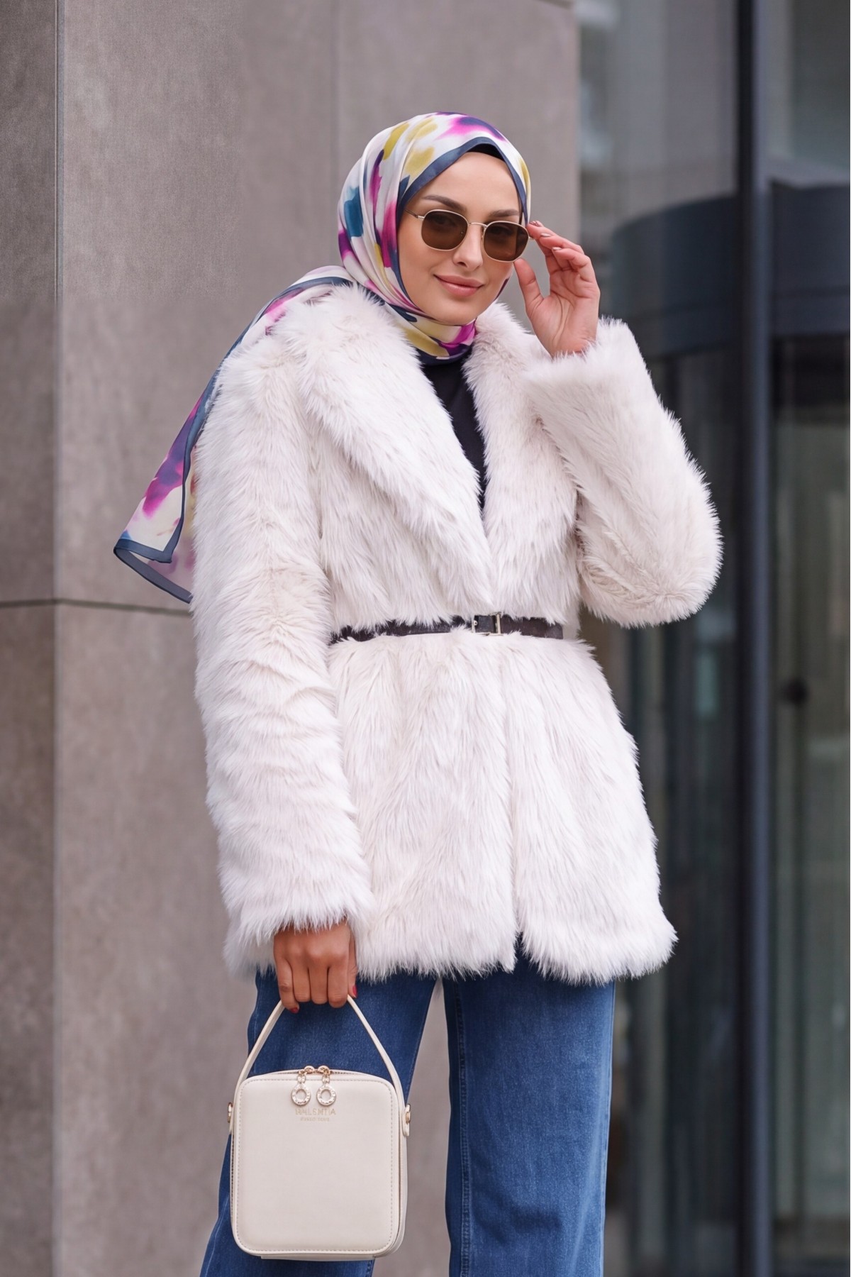 Kadın Kemerli Oversize Kürklü Kaban 9156 - Beyaz
