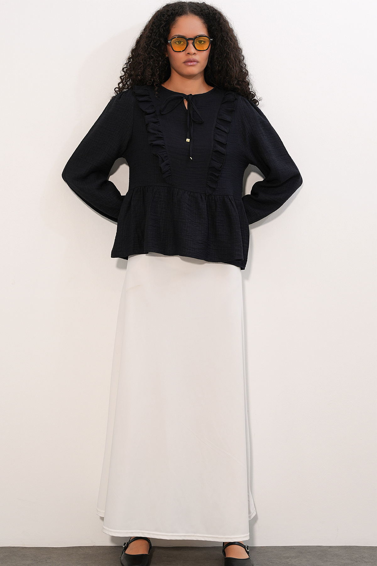 Women's Ruffled Lace-Up Blouse 999 
