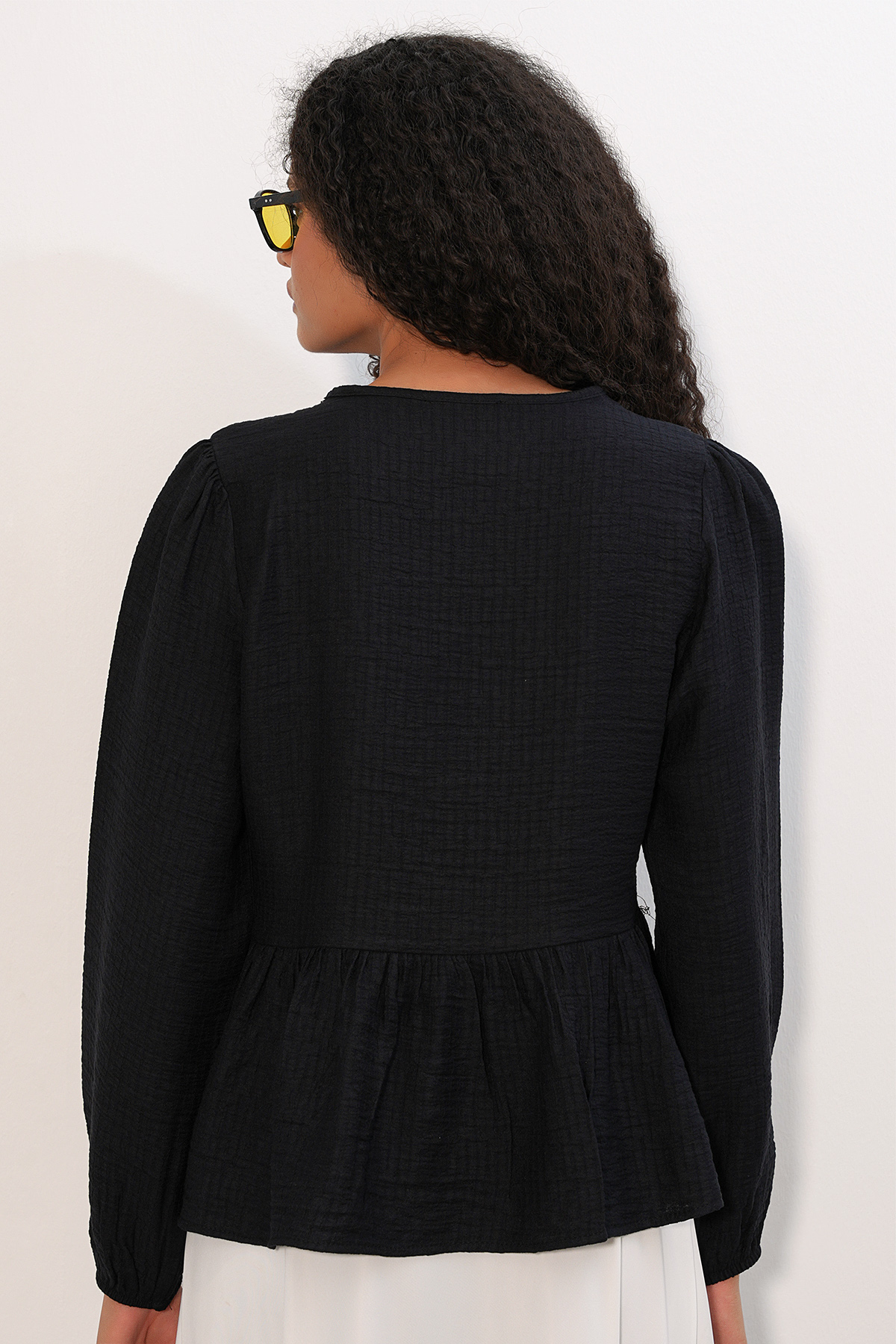 Women's Ruffled Lace-Up Blouse 999 