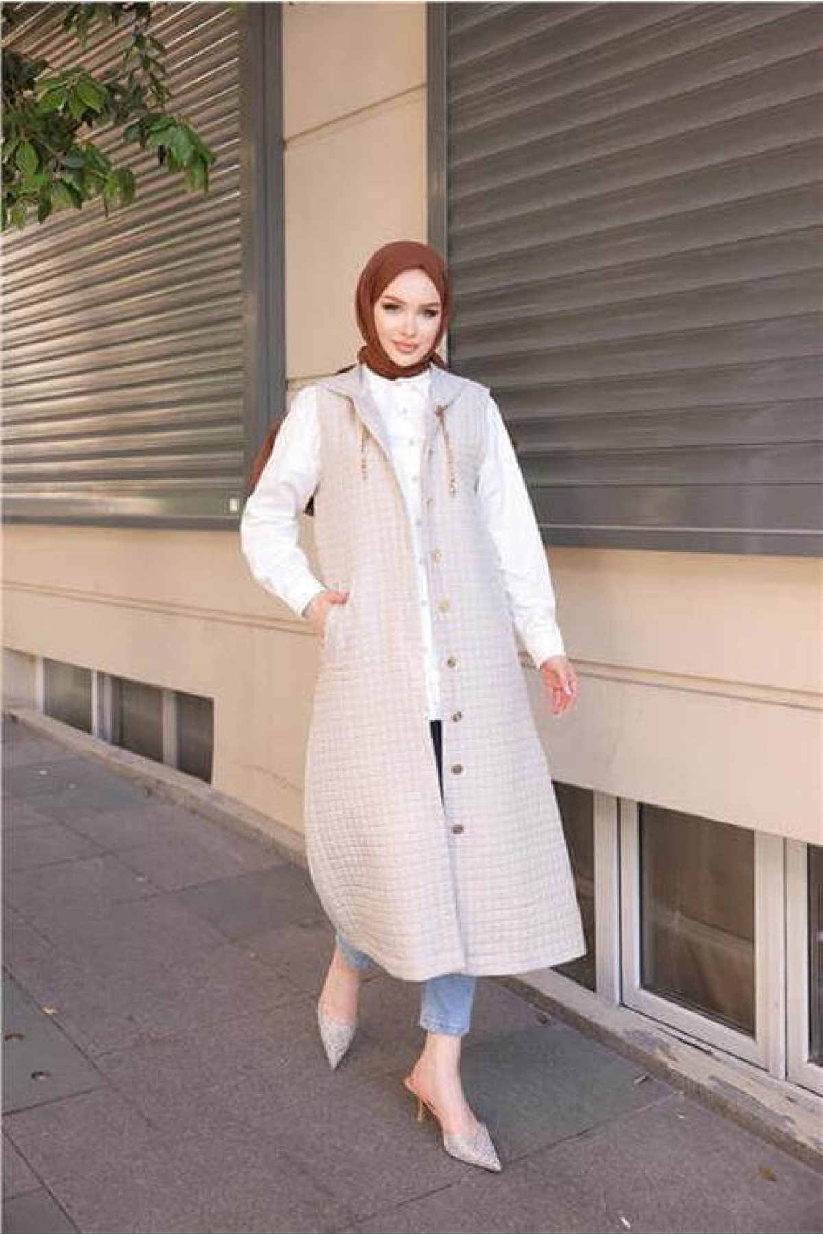 Kapşonlu Çıtçıtlı Kolsuz Cepli Uzun Kapitone Yelek 