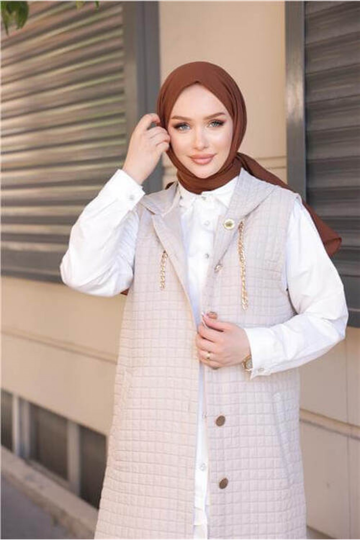 Kapşonlu Çıtçıtlı Kolsuz Cepli Uzun Kapitone Yelek 