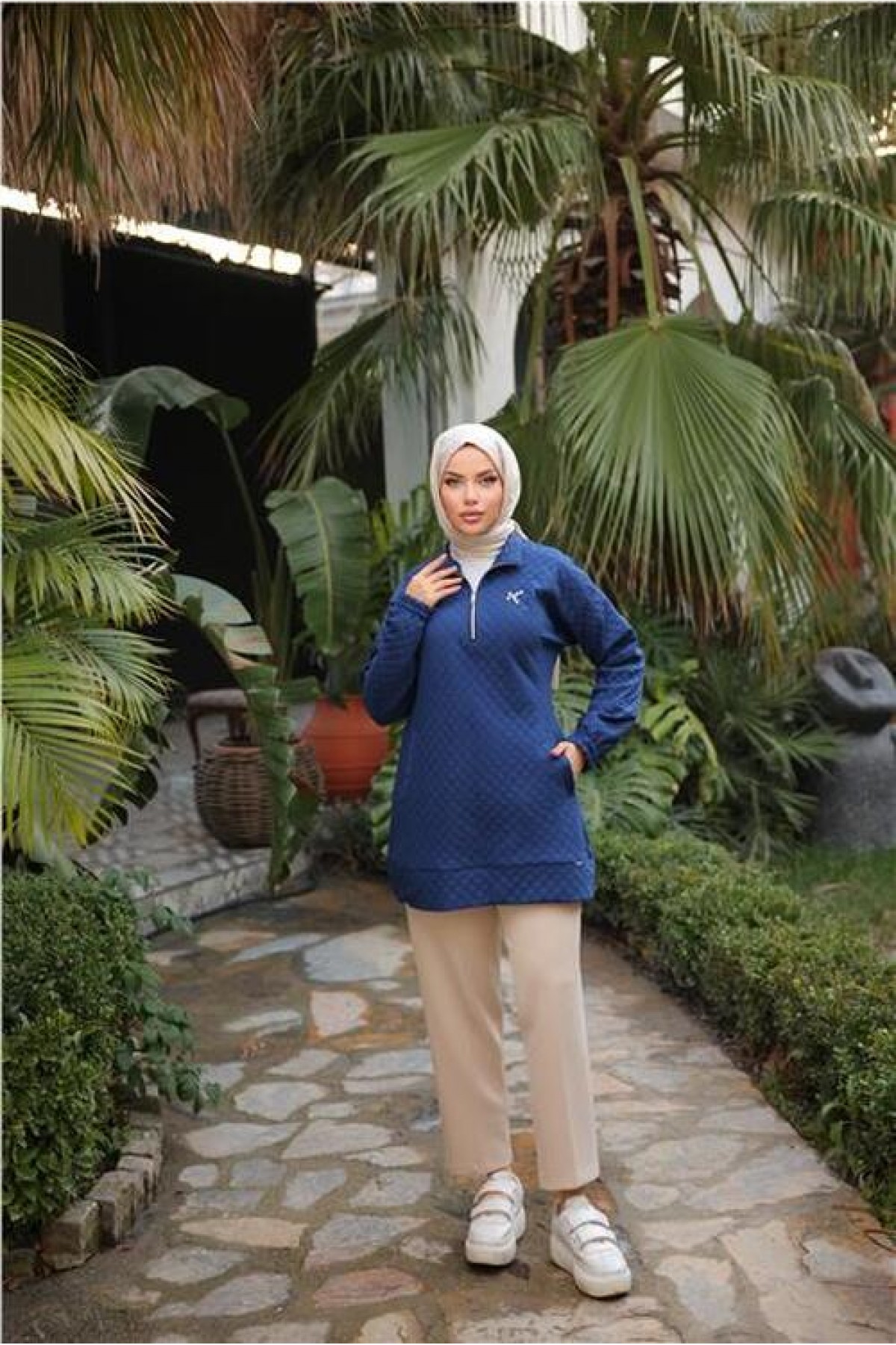 Kısa Fermuarlı Yaka Kapitone Şık Spor Sweat 