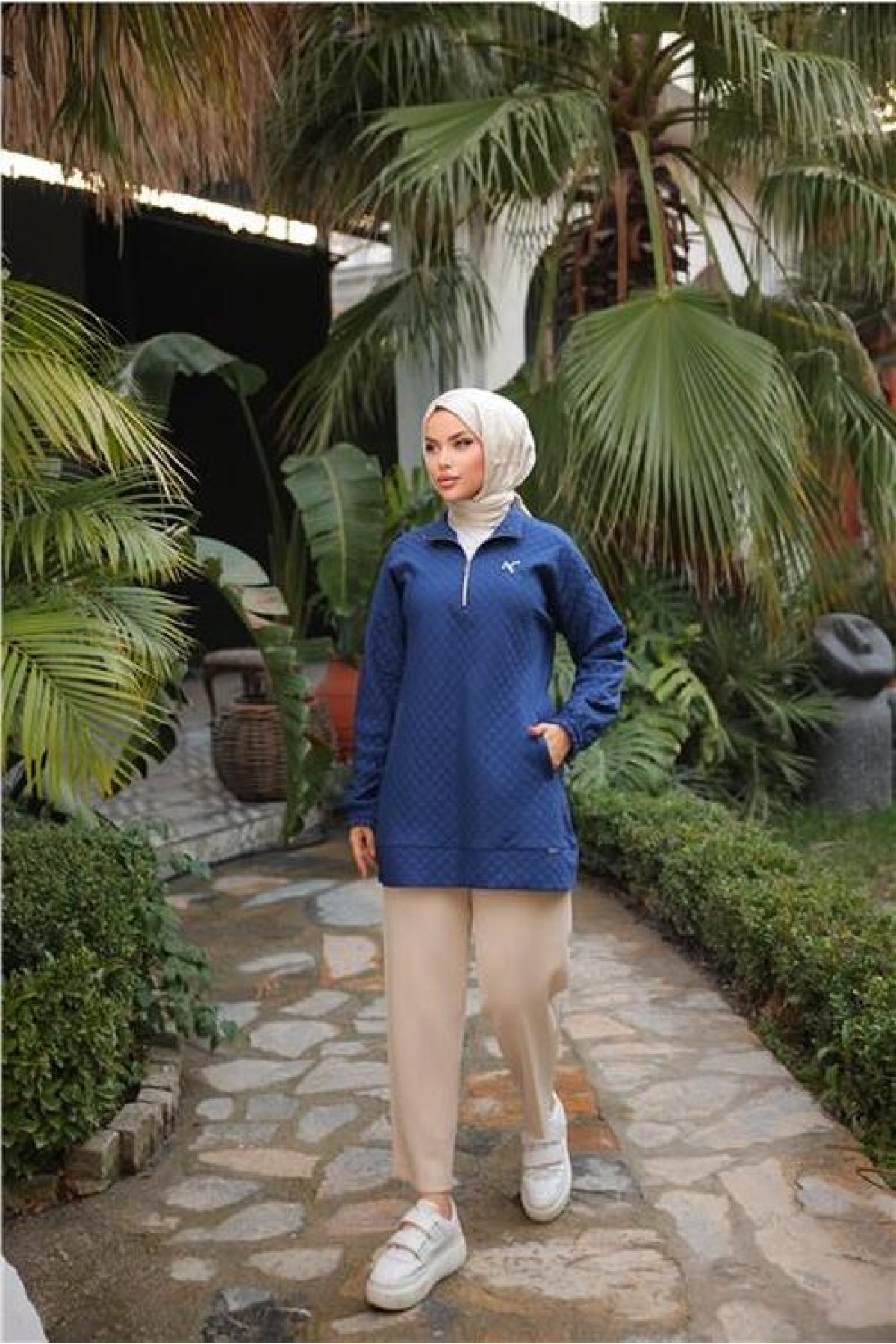 Kısa Fermuarlı Yaka Kapitone Şık Spor Sweat 