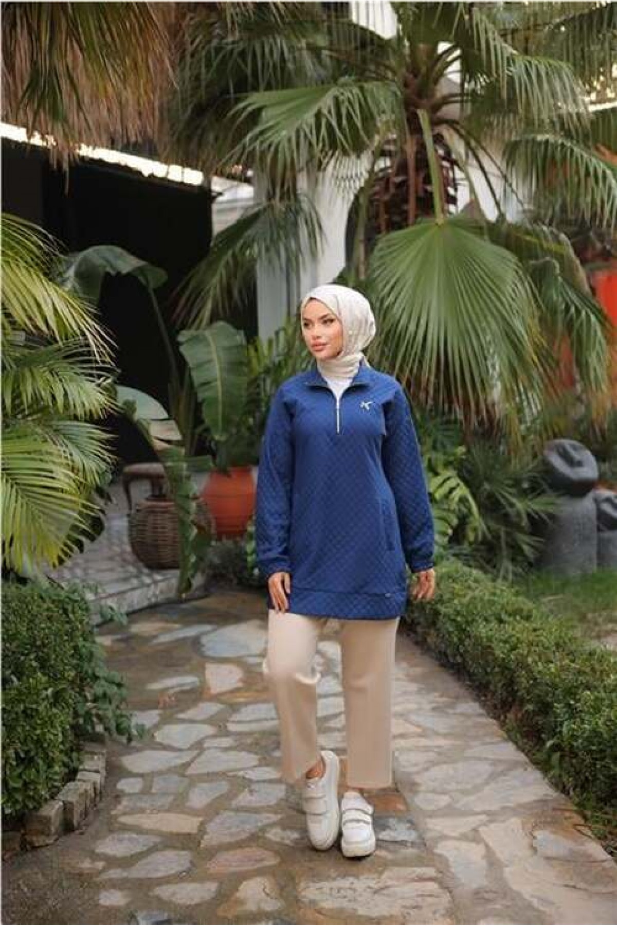 Kısa Fermuarlı Yaka Kapitone Şık Spor Sweat 