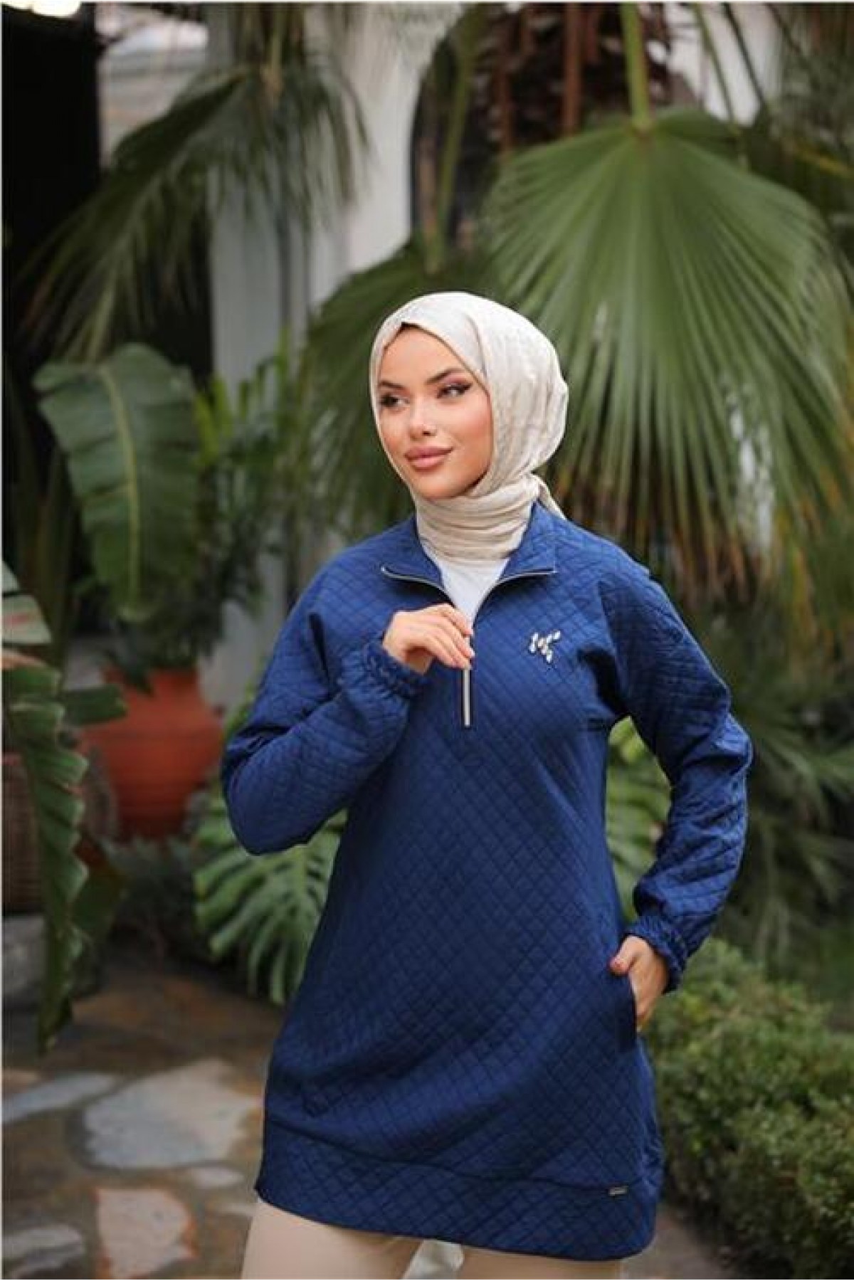 Kısa Fermuarlı Yaka Kapitone Şık Spor Sweat 