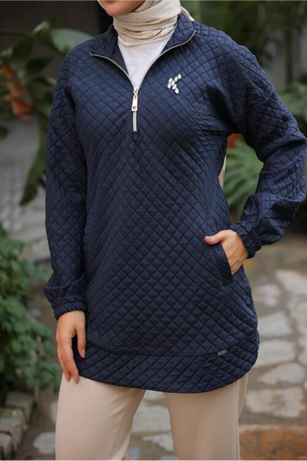 Kısa Fermuarlı Yaka Kapitone Şık Spor Sweat 