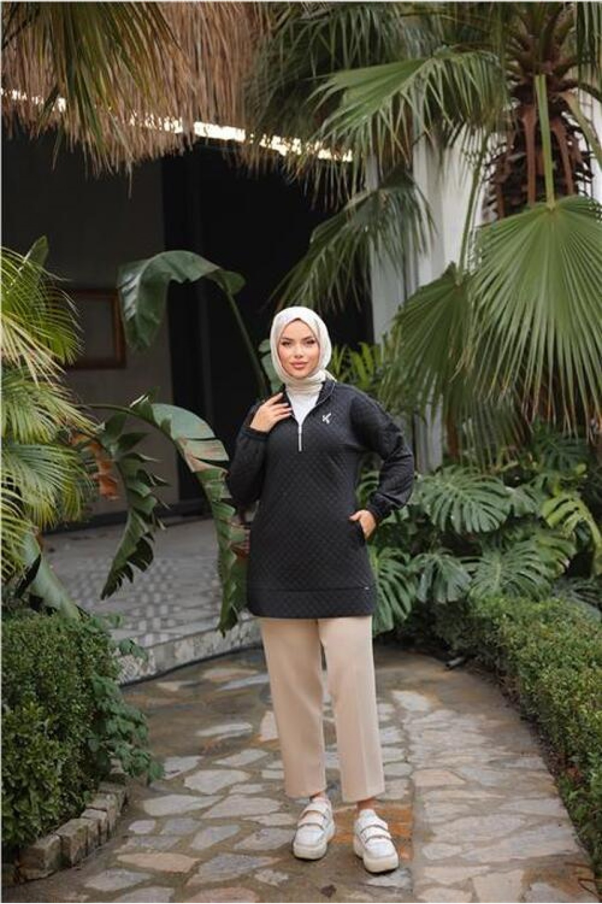 Kısa Fermuarlı Yaka Kapitone Şık Spor Sweat 