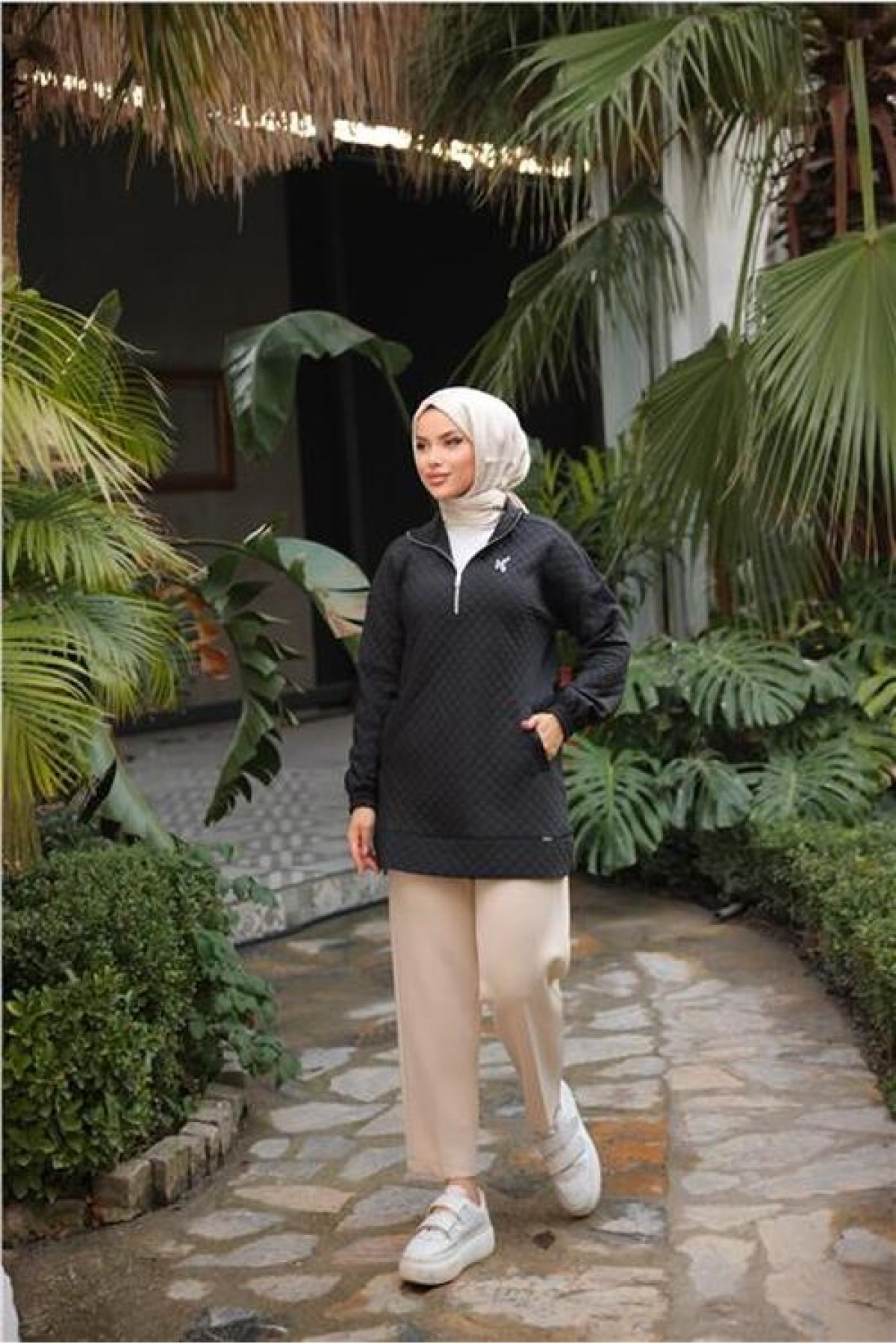 Kısa Fermuarlı Yaka Kapitone Şık Spor Sweat 