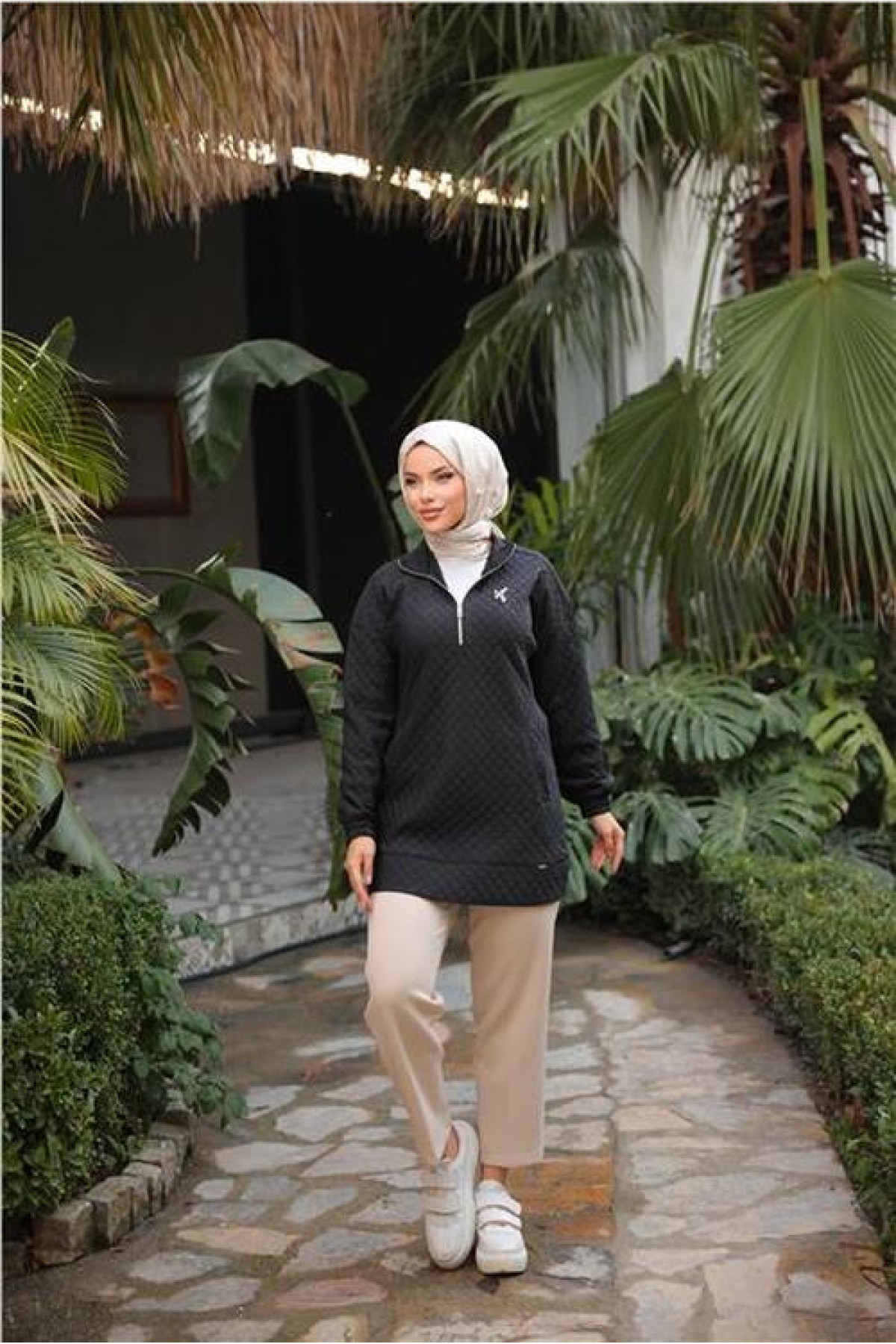 Kısa Fermuarlı Yaka Kapitone Şık Spor Sweat 