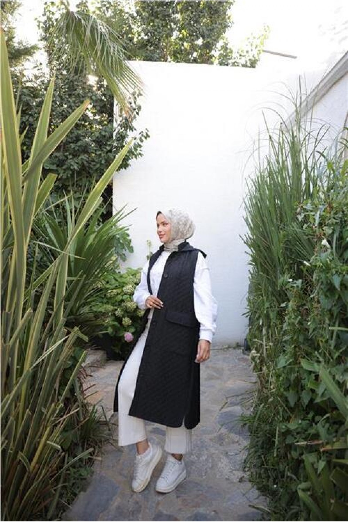 Kapşonlu Düğmeli Kolsuz Cepli Kapitone Uzun Yelek 