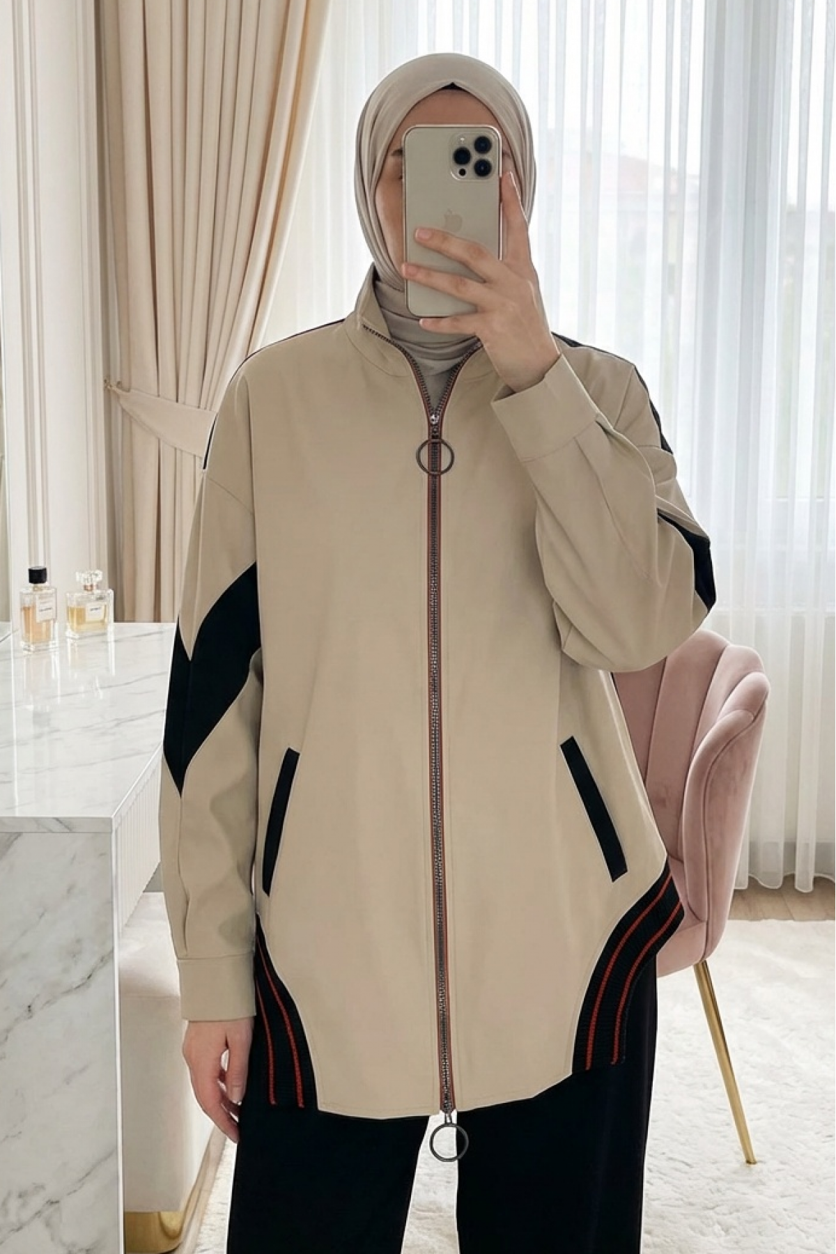 جاكيت نسائي مطاطي بظهر مقسم  