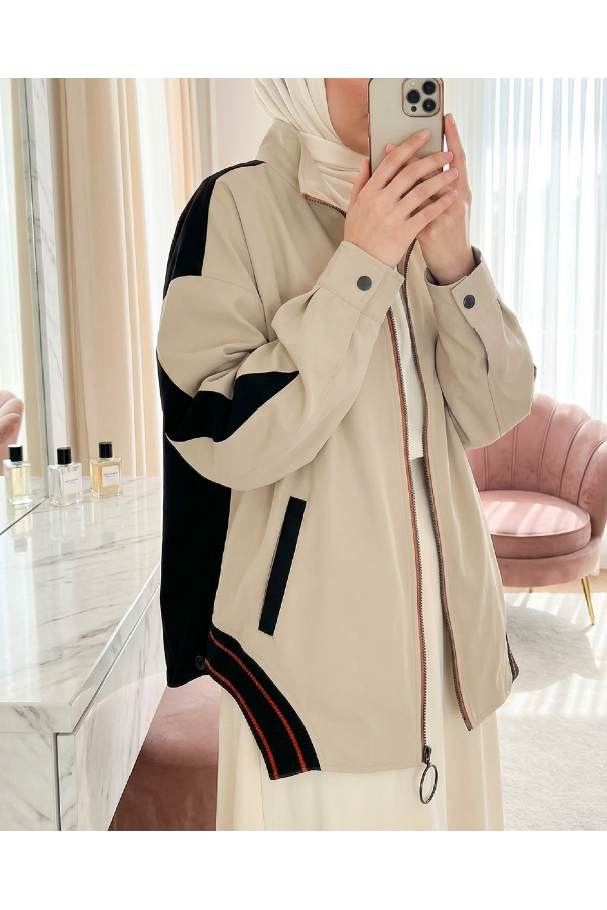 جاكيت نسائي مطاطي بظهر مقسم  