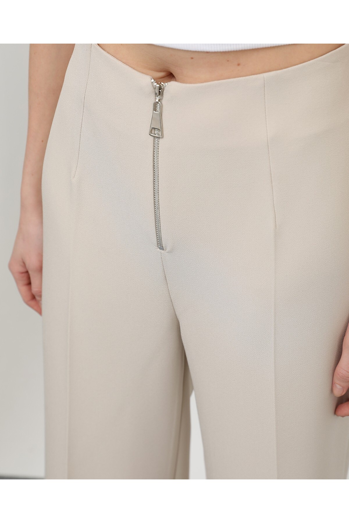 Women's Zipper Detail Darted Trousers