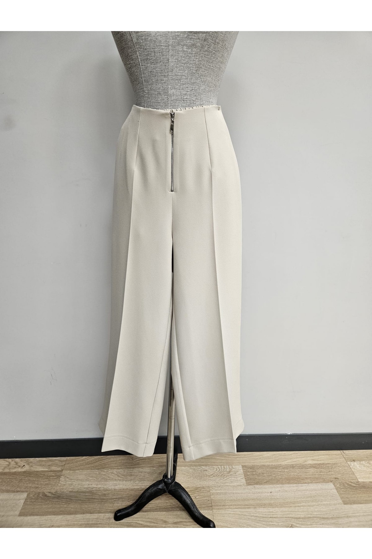 Women's Zipper Detail Darted Trousers