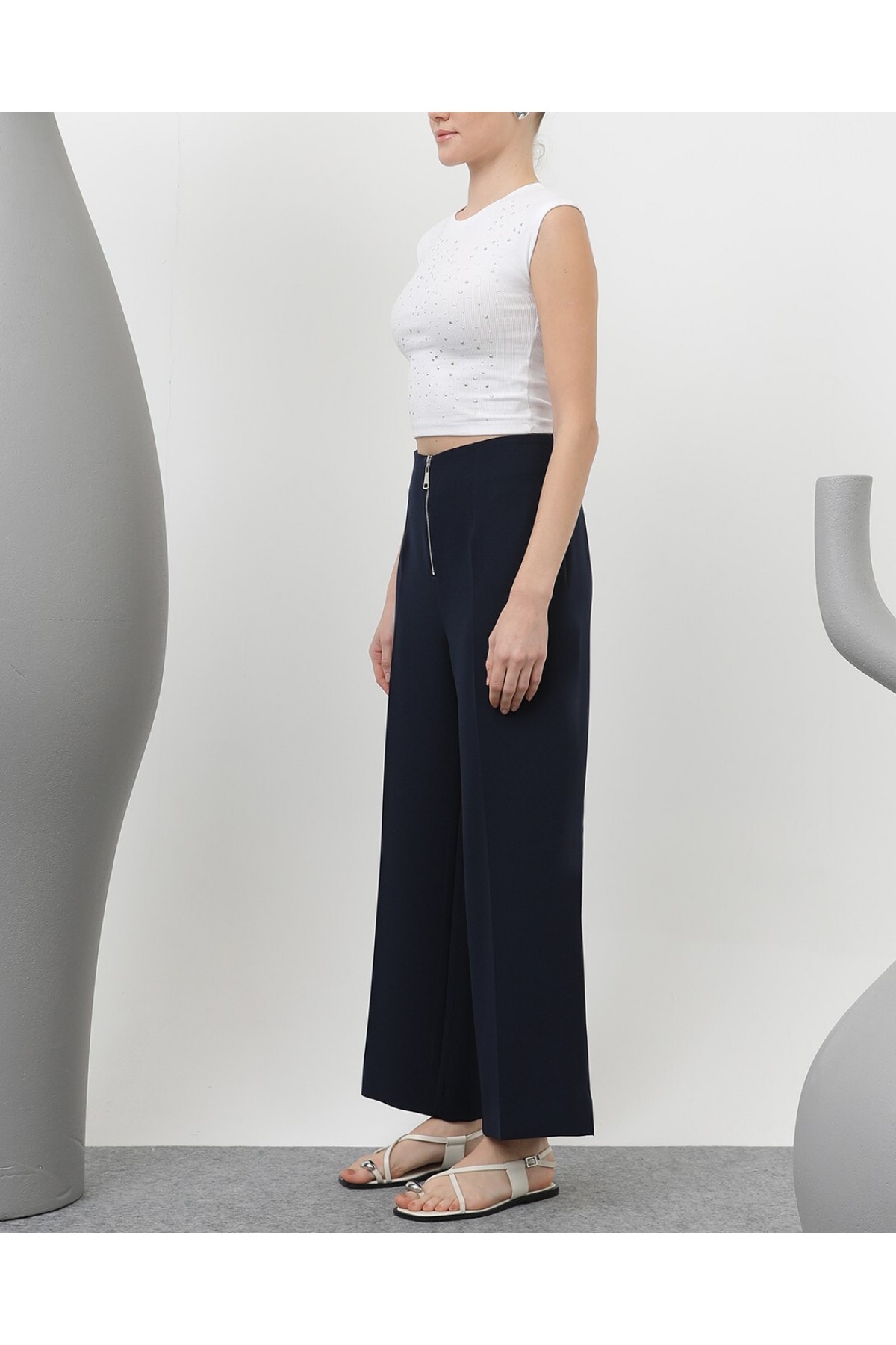 Women's Zipper Detail Darted Trousers
