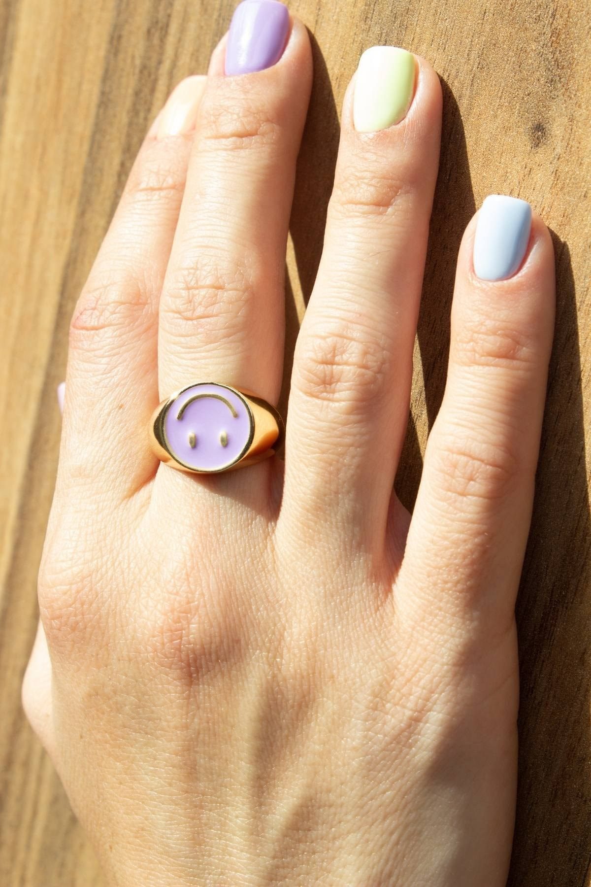 Mor Renkli Altın Kaplama Ayarlanabilir Gülen Yüz Yüzük