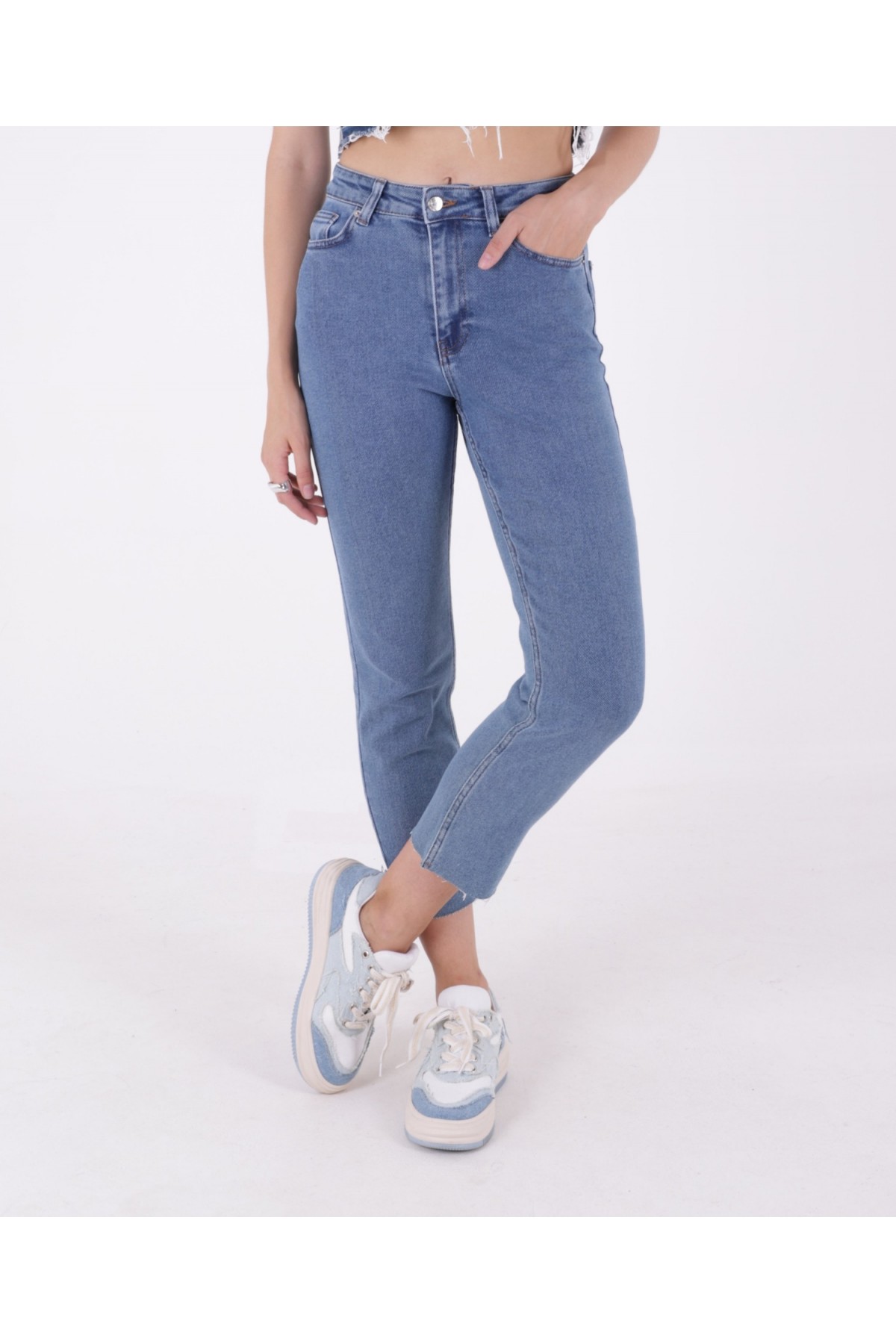 Dikişsiz Paça Mom Fit Kot Pantolon 764 Düz Orta Mavi Rins