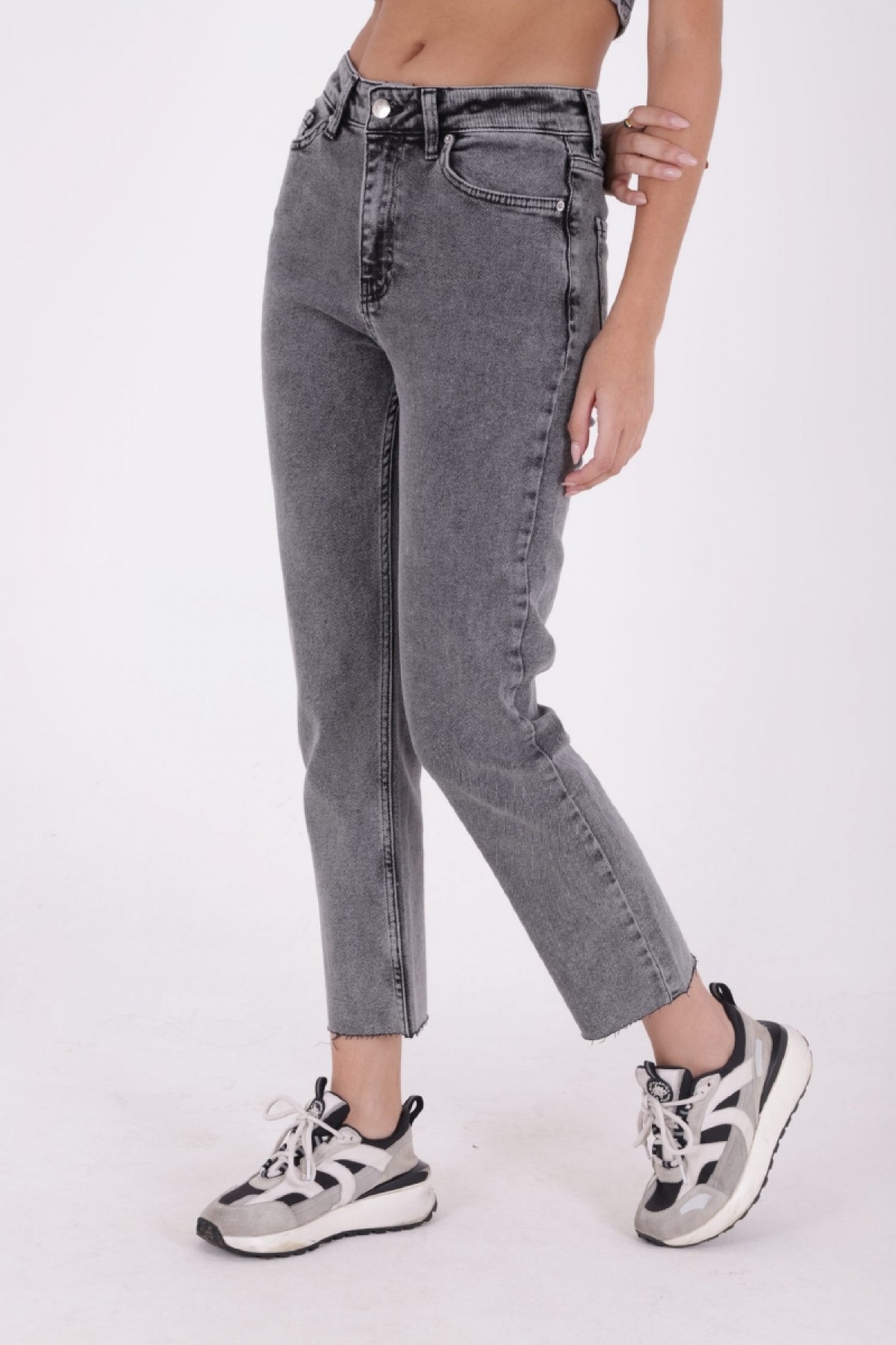 Dikişsiz Paça Mom Fit Kot Pantolon 764 Gri Kar Yıkama