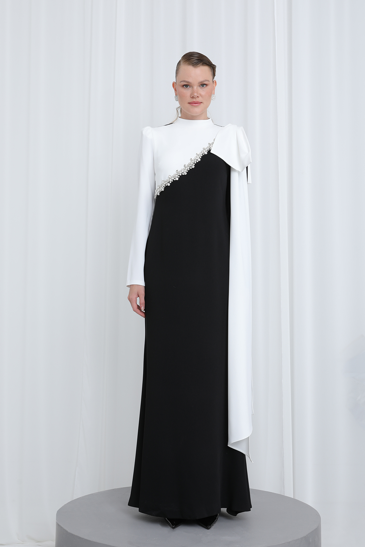 Women's One-Shoulder Accessory Stone Detailed Hijab Evening Dress