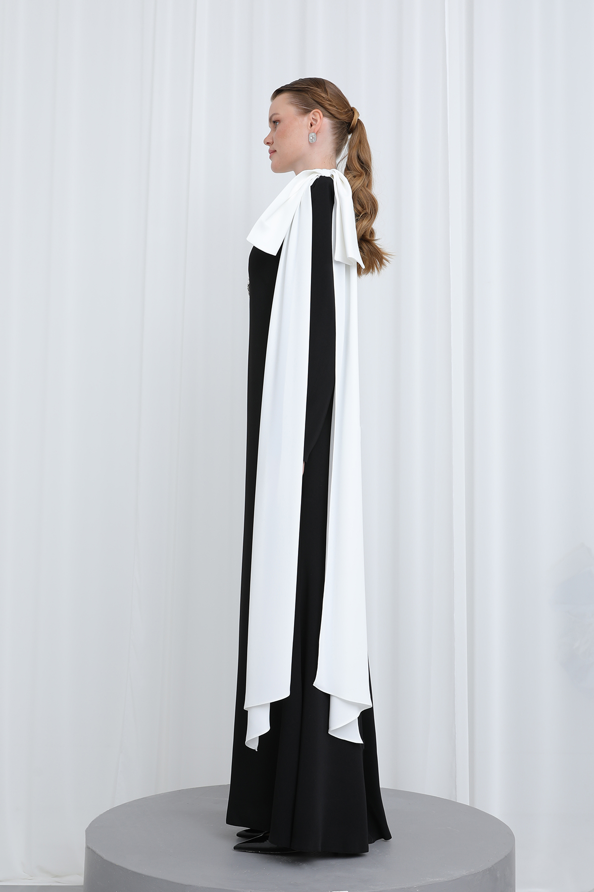 Women's One-Shoulder Accessory Stone Detailed Hijab Evening Dress